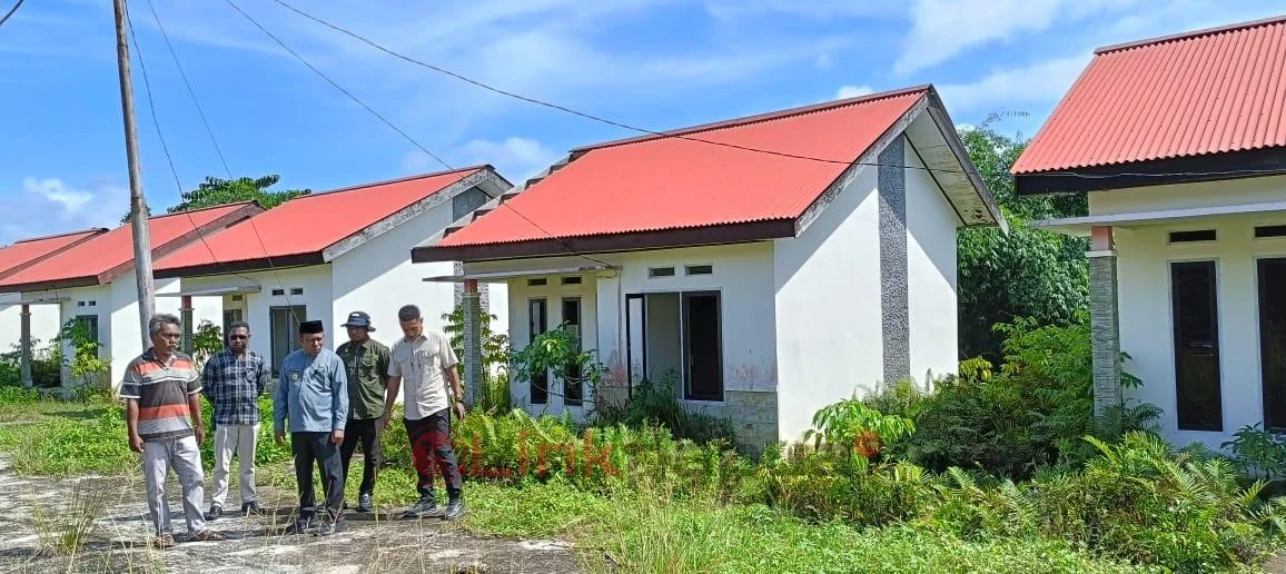 Puluhan Rumah Bantuan Terbengkalai